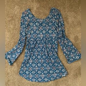 Flowy dress with bell sleeves